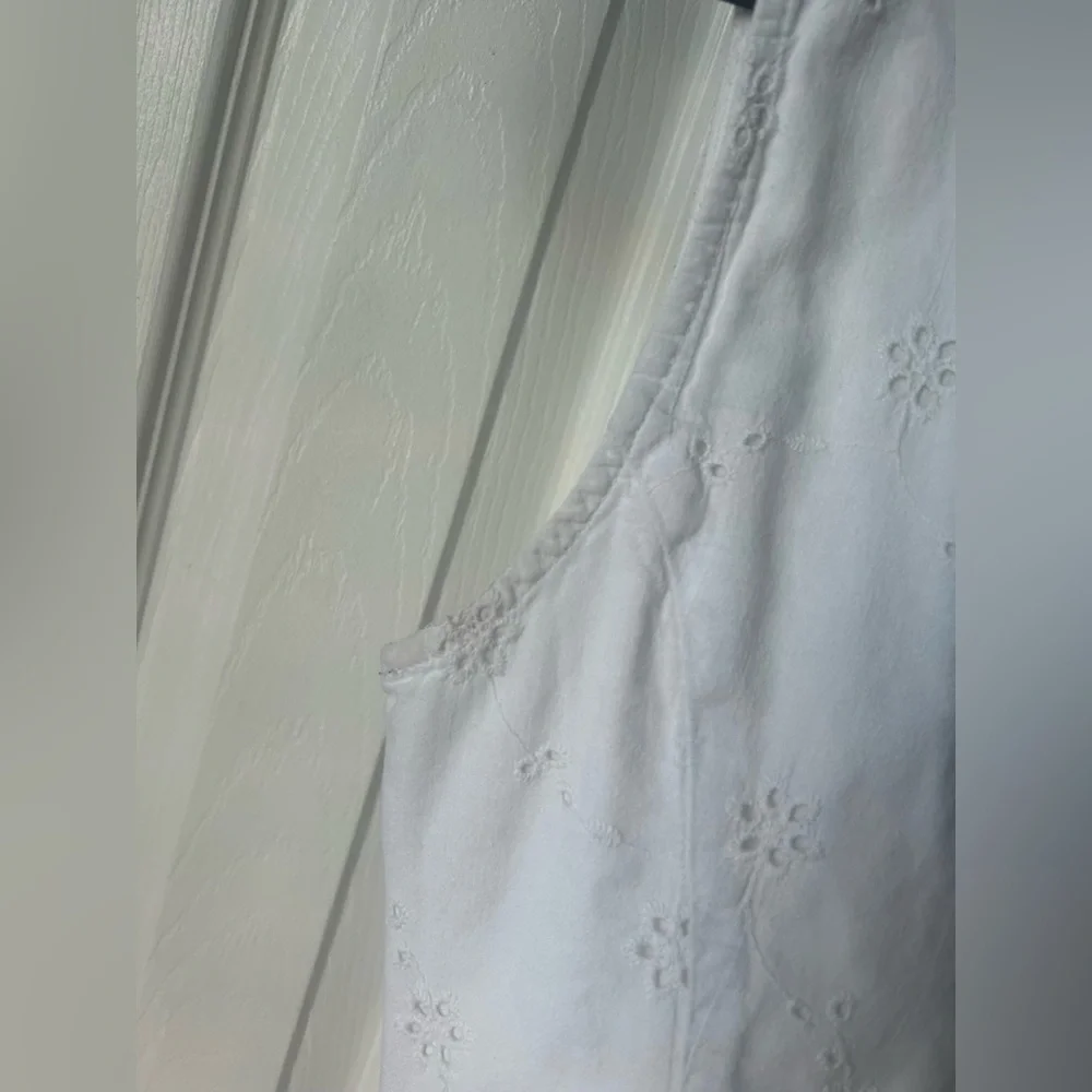 Cute white floral eyelet/broderie anglaise sun dress - size medium (M)